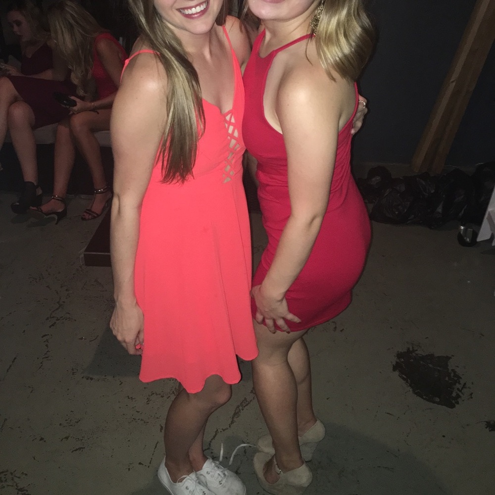 LUSH Red Dress - Picture 3 of 4